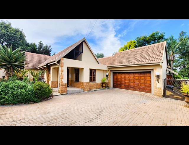 4 BEDROOM HOUSE FOR SALE IN MORELETAPARK